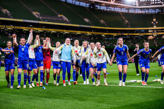 Players of Sweden celebrate