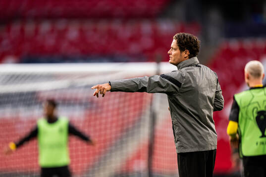 Head coach Edin Terzic of Dortmund