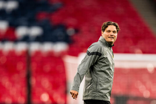 Head coach Edin Terzic of Dortmund