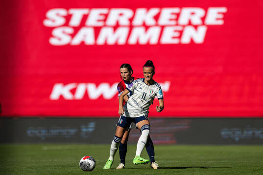 Tuva Hansen of Norway and Barbara Bonansea of Italy