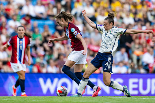 Caroline Graham Hansen of Norway and Aurora Galli of Italy