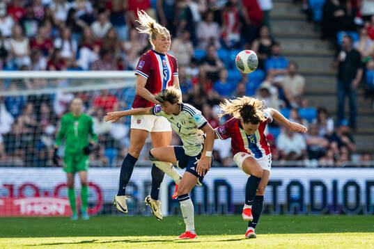 Guro Bergsvand and Vilde Bøe Risa of Norway against