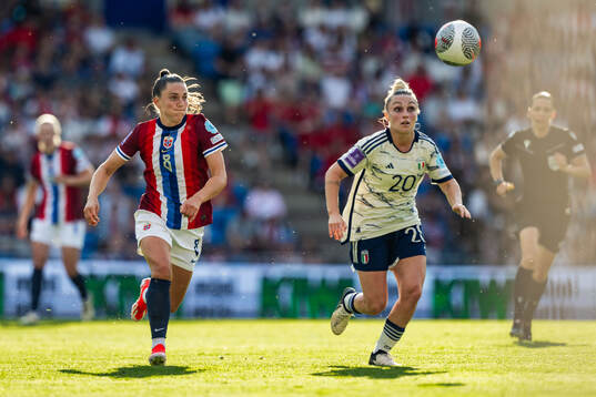 Vilde Bøe Risa of Norway and Giada Greggi of Italy
