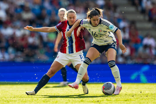 Lisa Naalsund of Norway and Giulia Dragoni of Italy