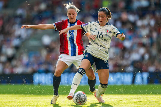 Lisa Naalsund of Norway and Giulia Dragoni of Italy