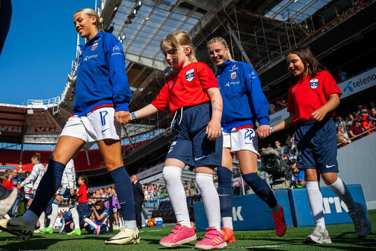 Celin Bizet Ildhusøy and Sophie Román Haug of Norway