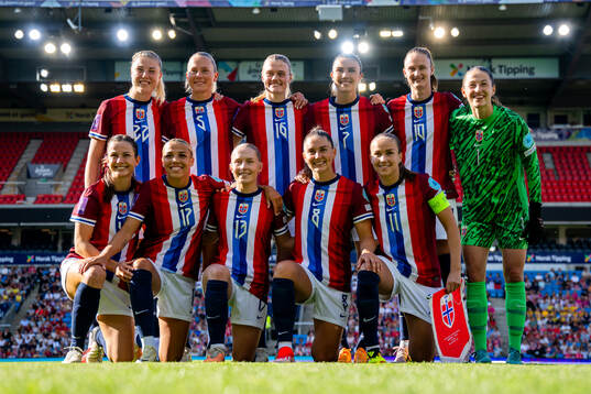 The starting eleven of Norway pose for a team photo