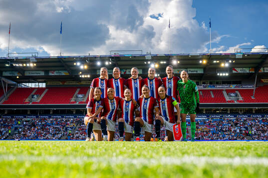 The starting eleven of Norway pose for a team photo