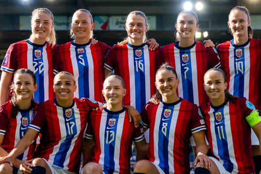 The starting eleven of Norway pose for a team photo