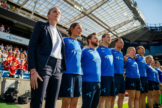Gemma Grainger, head coach of Norway, Ingvild Stensland,