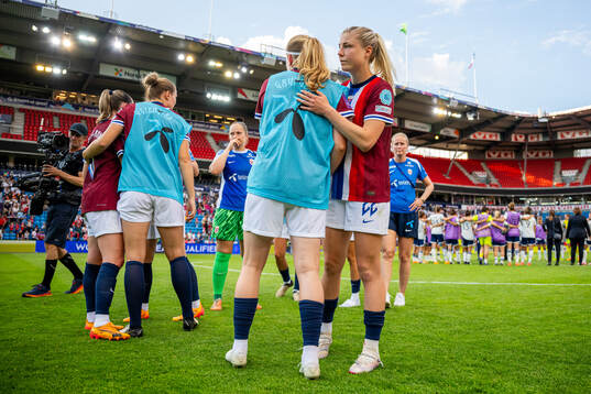 Signe Gaupset and Sophie Román Haug of Norway