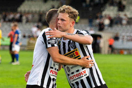 Landskronas Filip Sachpekidis och Frederik Ihler jublar