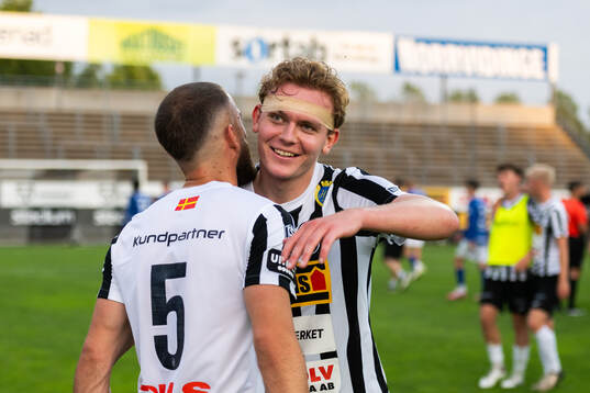 Landskronas Filip Sachpekidis och Melker Jonsson jublar