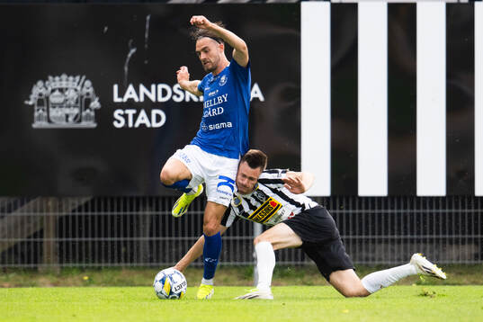 Landskronas Robin Dzabic och Trelleborgs Felix Hörberg