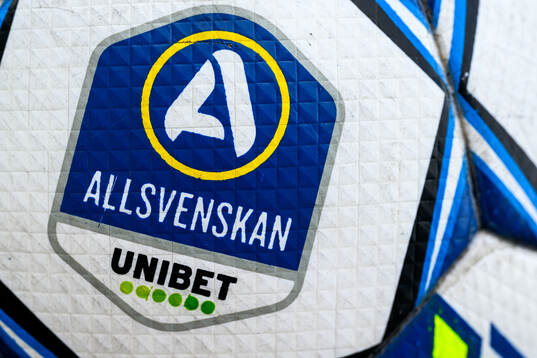 Allsvenskans logotyp på en fotboll