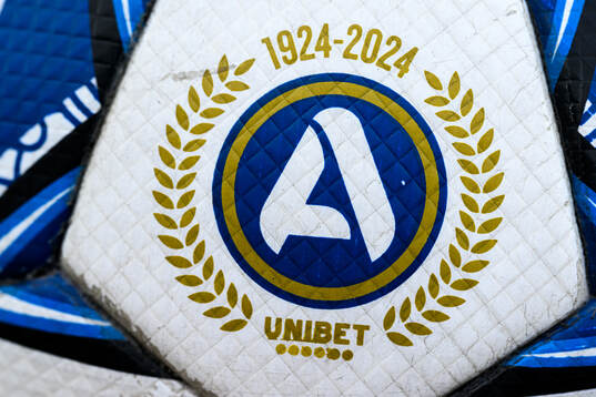 Allsvenskans 100-års logotyp på en fotboll