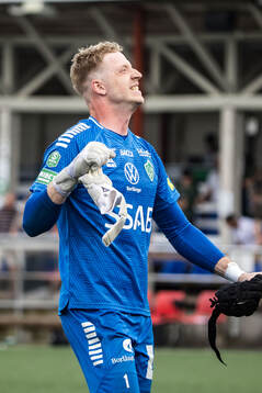 Brages målvakt Viktor Frodig jublar
