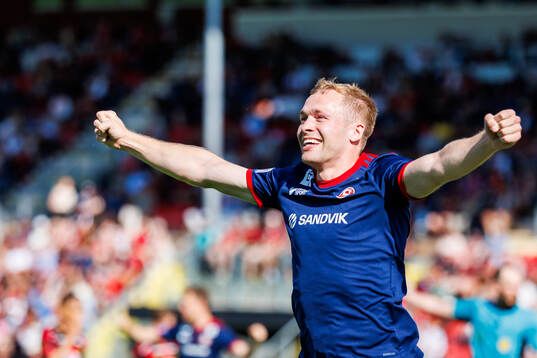 Sandvikens IFs James Joseph Kirby jublar
