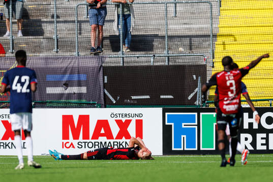 Östersunds Sebastian Karlsson Grach deppar