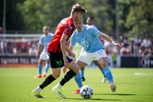 Malmö FFs Jens Stryger Larsen och Brommapojkarnas Frederik