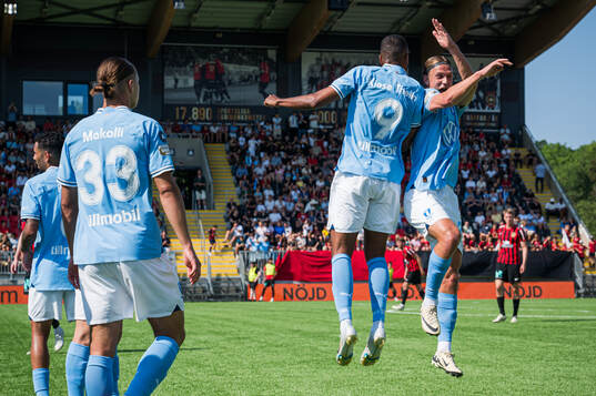 Malmö FFs Isaac Kiese Thelin och Erik Botheim jublar