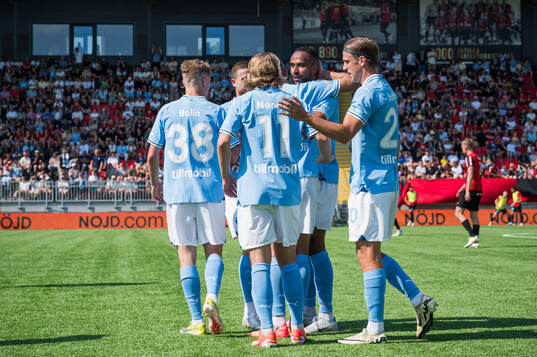 Malmö FFs Isaac Kiese Thelin jublar med lagkamrater