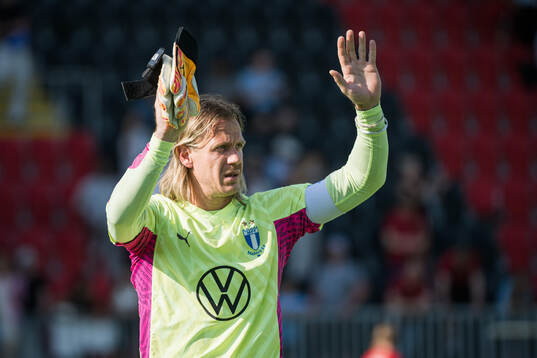Malmö FFs målvakt Johan Dahlin deppar