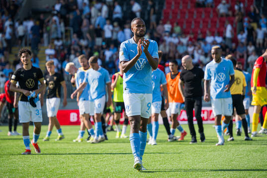 Malmö FFs Isaac Kiese Thelin deppar