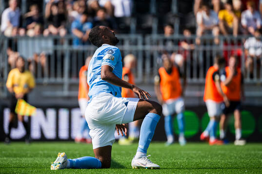 Malmö FFs Isaac Kiese Thelin deppar