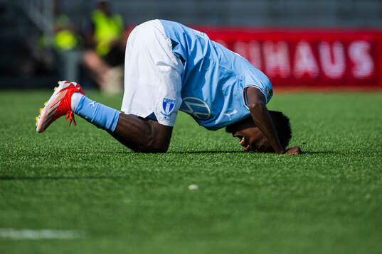 Malmö FFs Taha Ali har ont