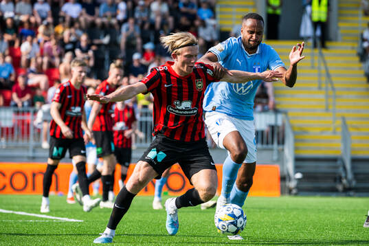 Brommapojkarnas Alexander Jensen och Malmö FFs Isaac Kiese
