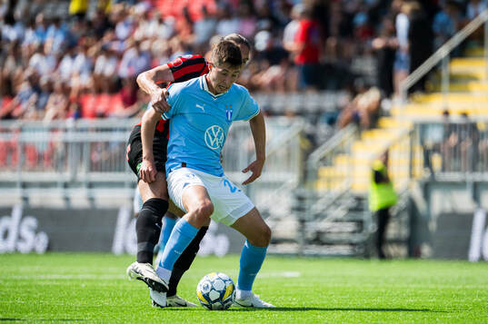 Lasse Berg Johnsen och Brommapojkarnas Nikola Vasic