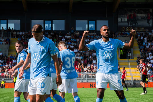 Malmö FFs Isaac Kiese Thelin jublar