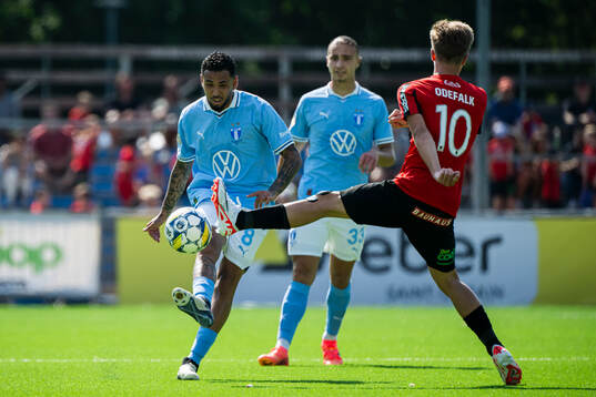 Malmö FFs Sergio Pena och Brommapojkarnas Wilmer Odefalk