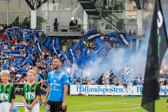 Halmstads supportrar med tifo