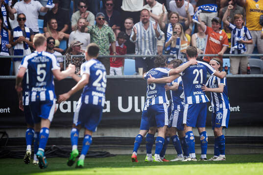 IFK Göteborgs Gustaf Norlin jublar med lagkamrater