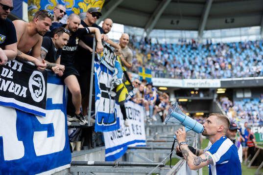 IFK Göteborgs Sebastian Eriksson hyllas av och tackar