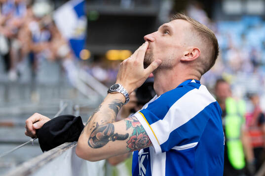 IFK Göteborgs Sebastian Eriksson hyllas av och tackar