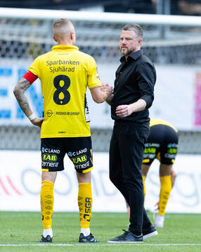 Elfsborgs Sebastian Holmen och manager Jimmy Thelin deppar