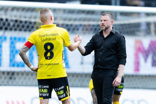 Elfsborgs Sebastian Holmen och manager Jimmy Thelin deppar
