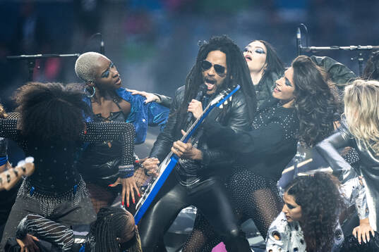 Singer Lenny Kravitz performs