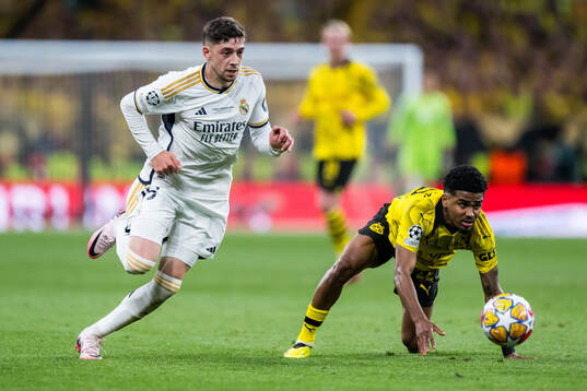 Federico Valverde of Real Madrid and Ian Maatsen of Dortmund