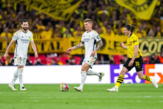 Toni Kroos of Real Madrid and Marcel Sabitzer of Dortmund