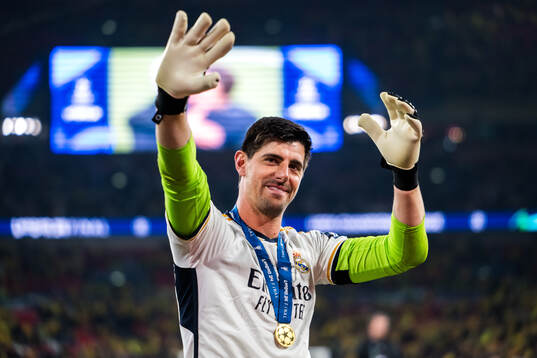 Goalkeeper Thibaut Courtois of Real Madrid celebrares