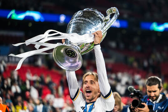 Bläddra bland fler bilder av Luka Modrić