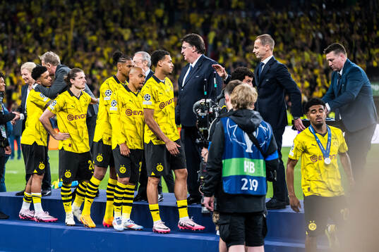 Players of Dortmund look dejected