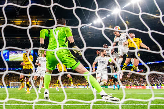 Niclas Fullkrug of Dortmund against goalkeeper Thibaut