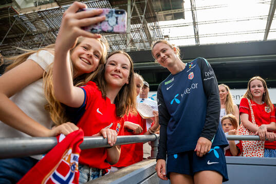 Bläddra bland fler bilder av Football, UEFA Women's Euro Qualifier, Norway, training