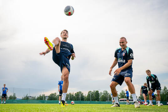 Sander Berge and Leo Skiri Østigård of the Norwegian