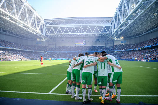 Hammarbys Nahir Besara jublar med lagkamrater